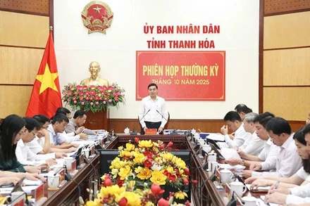 Quang cảnh phiên họp thường kỳ Ủy ban nhân dân tỉnh Thanh Hóa tháng 10.