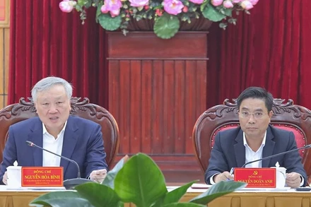 Phó Thủ tướng Thường trực Chính phủ cùng Bí thư Tỉnh ủy Thanh Hóa chủ trì buổi làm việc.