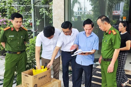 Lãnh đạo Công an tỉnh Thanh Hóa trực tiếp xem xét tài liệu thu thập được.