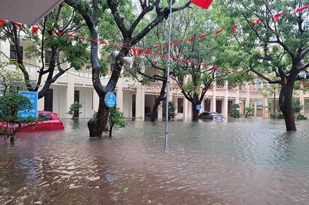 Trường học ở xã Tiên Trang, tỉnh Thanh Hóa bị ngập nước.