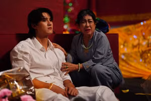 Trần Ngọc Vàng và nghệ sĩ Thanh Thủy trong phim. (Ảnh: Galaxy Studio)