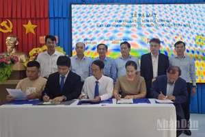 Quang cảnh ký kết hợp đồng hợp tác chiến lược phát triển 4 nhà. 