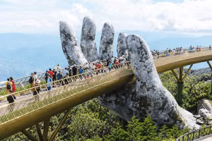 Bà Nà Hills luôn thu hút đông đảo du khách.