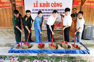 Lễ khởi công xây dựng 6 nhà ở cho 6 hộ gia đình thuộc diện hỗ trợ tại xã Avương.