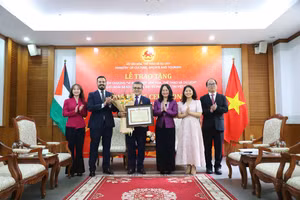 Bộ trưởng Lâm Thị Phương Thanh và Đại sứ Saadi Salama.