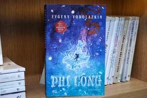Tiểu thuyết “Phi công". (Ảnh: Nhã Nam)