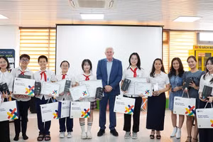 Trường Trung học cơ sở Cầu Giấy giành ngôi Quán quân. (Ảnh: Hội đồng Anh cung cấp)
