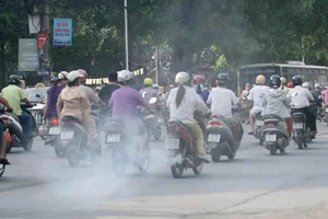 Xe máy là nguồn phát thải chất ô nhiễm lớn nhất trong các loại phương tiện giao thông. (Ảnh: KIÊN TRUNG)