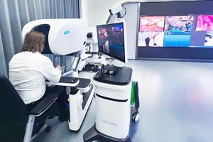 Ca phẫu thuật từ xa xuyên lục địa