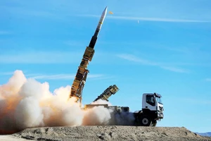 Một bệ phóng tên lửa của Iran được kích hoạt nhằm vào Israel. Ảnh: SHUTTERSTOCK