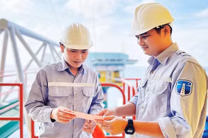 Nhân viên trạm hải đăng Nhà giàn DK1/21 đã hoàn thành việc bầu cử sớm ngày 3/3.