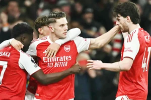 Chiến thắng trước Everton giúp Arsenal tiến gần hơn ngôi vô địch Premier League.