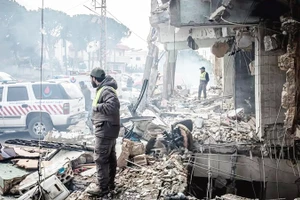 Một tòa nhà tại Beirut bị phá hủy sau cuộc không kích của Israel. Ảnh: NBC NEWS