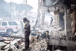 Một tòa nhà tại Beirut bị phá hủy sau cuộc không kích của Israel. Ảnh: NBC NEWS