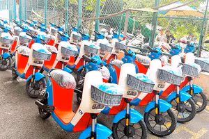 Xe đạp điện có mầu sắc bắt mắt, quy trình sử dụng dịch vụ đơn giản, thuận tiện cho người dùng.