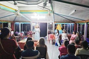 Mỗi chương trình biểu diễn ca Huế trên sông có khoảng 15 bài, bao gồm các bài ca Huế, dân ca Huế và tân nhạc mang âm hưởng Huế.