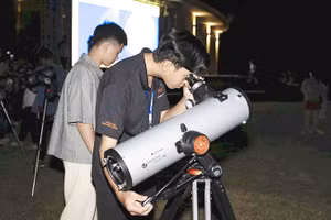 Ngắm sao tại Trung tâm Khám phá Khoa học Quy Nhơn là trải nghiệm được nhiều du khách ưa thích. 