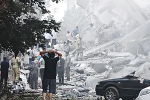 Một tòa nhà tại Thủ đô Tehran của Iran bị phá hủy sau cuộc không kích của Mỹ và Israel. Ảnh: GETTYIMAGES