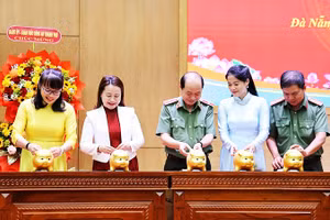Hội Phụ nữ Công an TP Đà Nẵng phát động phong trào “Nuôi heo đất vì người nghèo” giai đoạn 2026-2030 nhằm gây quỹ hỗ trợ các hoàn cảnh khó khăn.