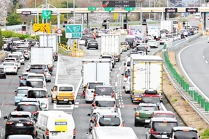 Nhật Bản khuyến khích sử dụng xe tiết kiệm nhiên liệu. Ảnh: ASAHI SHIMBUN