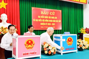 Người dân phường Quy Nhơn Nam, tỉnh Gia Lai trực tiếp đi bỏ phiếu, thể hiện quyền và nghĩa vụ công dân.