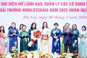 Thủ tướng Chính phủ trao Giải thưởng Kovalevskaia năm 2025 cho Tập thể các nhà khoa học nữ thuộc Khoa Kỹ thuật thực phẩm, Trường Hóa và Khoa học sự sống, Đại học Bách khoa Hà Nội.