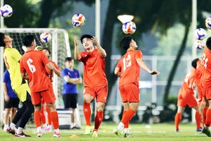 Các cầu thủ U23 Việt Nam tích cực tập luyện chuẩn bị cho trận chung kết gặp U23 Indonesia. Ảnh: VFF