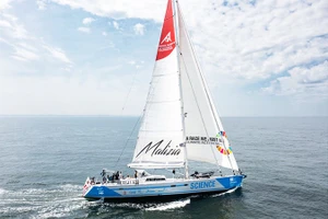 Tàu Malizia ra khơi. Ảnh: TEAM MALIZIA