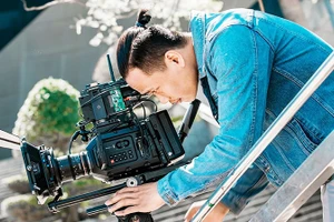 Đạo diễn Nguyễn Thành Paven trong một lần tác nghiệp.