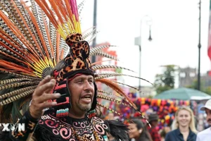 Quang cảnh lễ hội Tlacaxipehualiztli được tái hiện tại thủ đô Mexico City. (Ảnh: TTXVN)