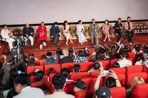 Đạo diễn Mai Tài Phến chia sẻ với khán giả về bộ phim trong một buổi giao lưu. (Ảnh: Nhà sản xuất cung cấp)