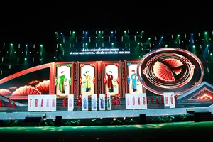 Phối cảnh sân khấu chương trình nghệ thuật "Tinh hoa di sản ngàn năm tỏa rạng".