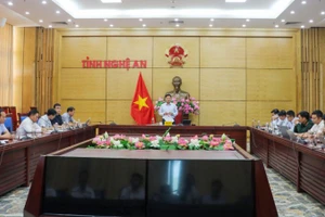Cuộc họp về tình hình triển khai Dự án đầu tư xây dựng đường bộ cao tốc Vinh-Thanh Thủy của Ủy ban nhân dân tỉnh Nghệ An vào sáng 19/3.