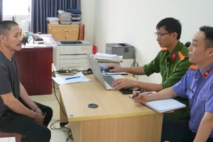 Đối tượng Phan Văn Thời tại cơ quan Công an. (Ảnh: CÔNG AN NGHỆ AN)