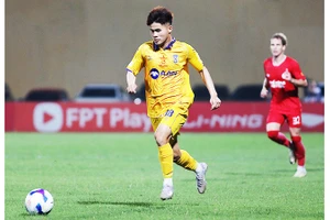 Đội bóng Sông Lam Nghệ An vẫn đang thể hiện phong độ thiếu ổn định tại V.League. Ảnh: KHIẾU MINH