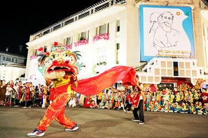 Niềm vui chung tỏa sáng nơi nơi.