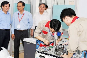 Hợp tác giữa khu vực tư và công trong nghiên cứu khoa học vẫn còn nhiều cản trở. Ảnh: NAM ANH