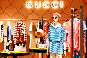 Gucci, Chloe và Loewe bị phạt