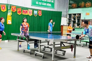 Người cao tuổi vẫn tích cực tham gia các hoạt động thể thao nhằm nâng cao sức khỏe. Ảnh: NGUYỆT ANH