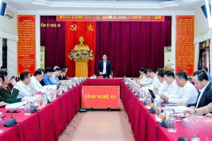 Hội nghị kiểm điểm, đánh giá, xếp loại tập thể, cá nhân Ban Thường vụ Tỉnh ủy Nghệ An năm 2025. (Ảnh: PHẠM BẰNG)