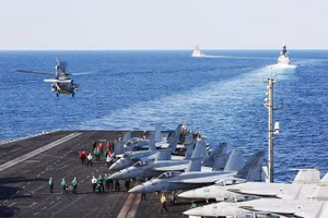 Tàu sân bay Mỹ tham gia phong tỏa Eo biển Hormuz. Ảnh: DEFENSE NEWS