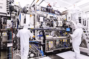 Máy quang khắc tiên tiến từ Tập đoàn ASML của Hà Lan. Ảnh: THE ECONOMIST