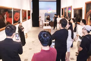 Xem triển lãm tranh ở Ký Con - Sài Gòn