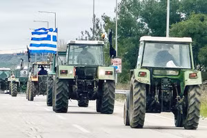 Nhiều nông dân tổ chức tuần hành phản đối bê bối trợ cấp nông nghiệp. Ảnh: GETTY