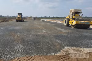 Hối hả thi công tuyến cao tốc đi qua tỉnh An Giang.