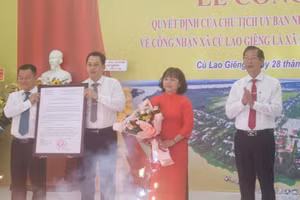 Quang cảnh lễ công bố quyết định công nhận xã Cù Lao Giêng là xã đảo thuộc tỉnh An Giang.