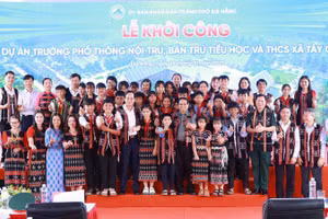 Thủ tướng Chính phủ Phạm Minh Chính tham dự Lễ khởi công Dự án Trường phổ thông nội trú, bán trú liên cấp tại Tây Giang.