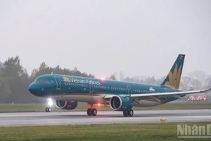 Do ảnh hưởng của bão Ragasa, hãng hàng không Vietnam Airlines tiếp tục điều chỉnh lịch khai thác các chuyến bay nhằm bảo đảm an toàn cho hành khách và phi hành đoàn.