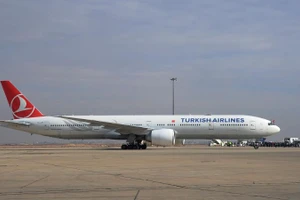 Một máy bay của Hãng hàng không Thổ Nhĩ Kỳ đáp xuống Sân bay quốc tế Damascus ở Thủ đô Damascus của Syria, ngày 23/1/2025. Sự kiện đánh dấu việc Hãng hàng không Thổ Nhĩ Kỳ nối lại các chuyến bay tới Syria sau 13 năm đình trệ. (Ảnh: THX) 