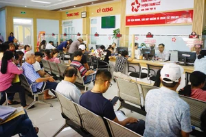 Phường Thanh Khê thực hiện giải quyết thủ tục hành chính cho người dân.